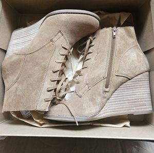 LUCKY BRAND Honey Oiled Suede Wedge Boots- Size 7.5 M